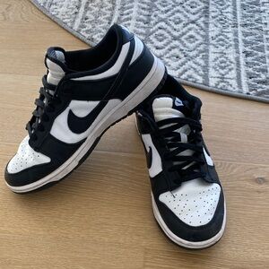 Nike Women's Black and White Athletic Shoes